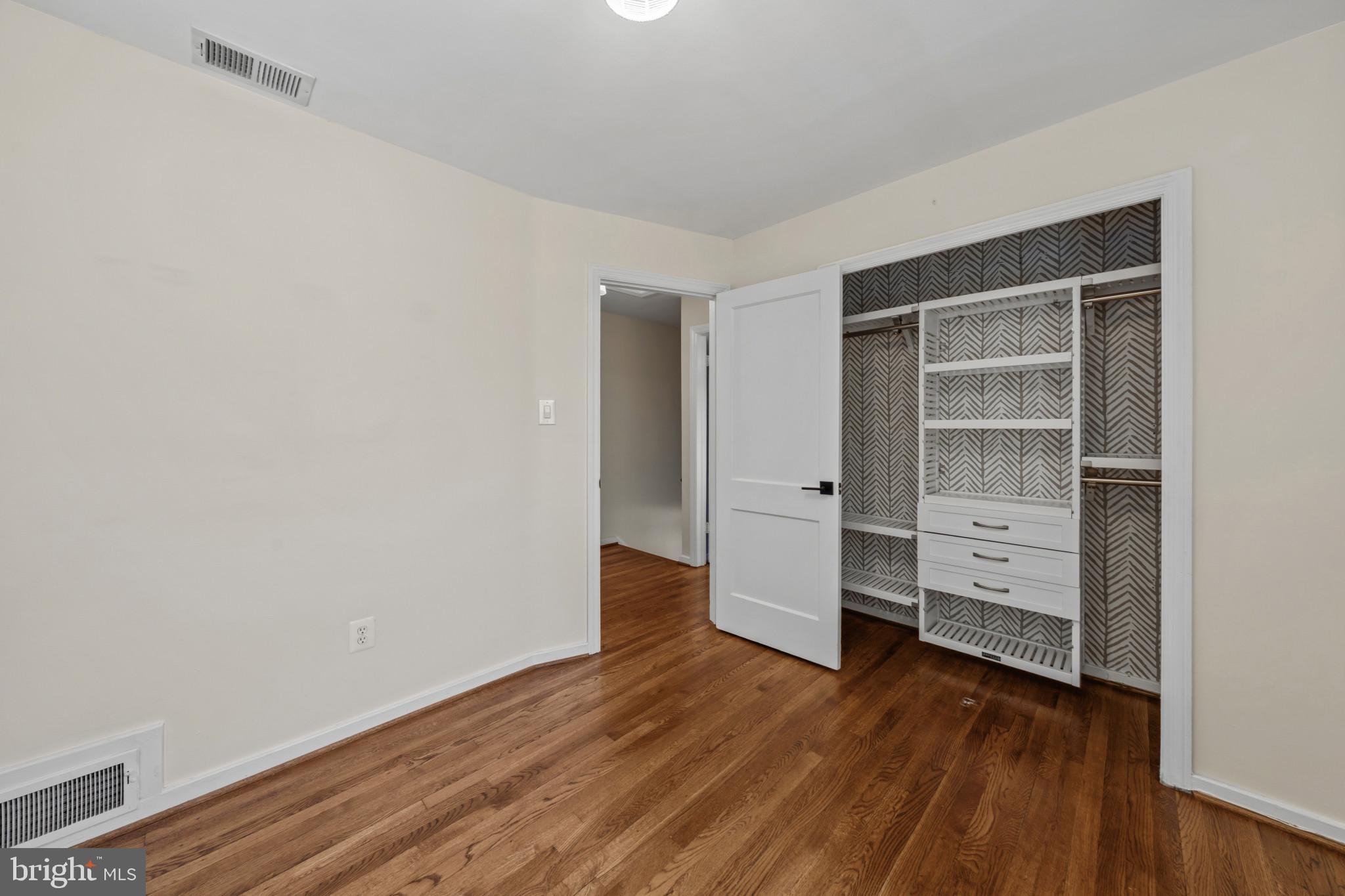 2204 DARTMOUTH DRIVE
