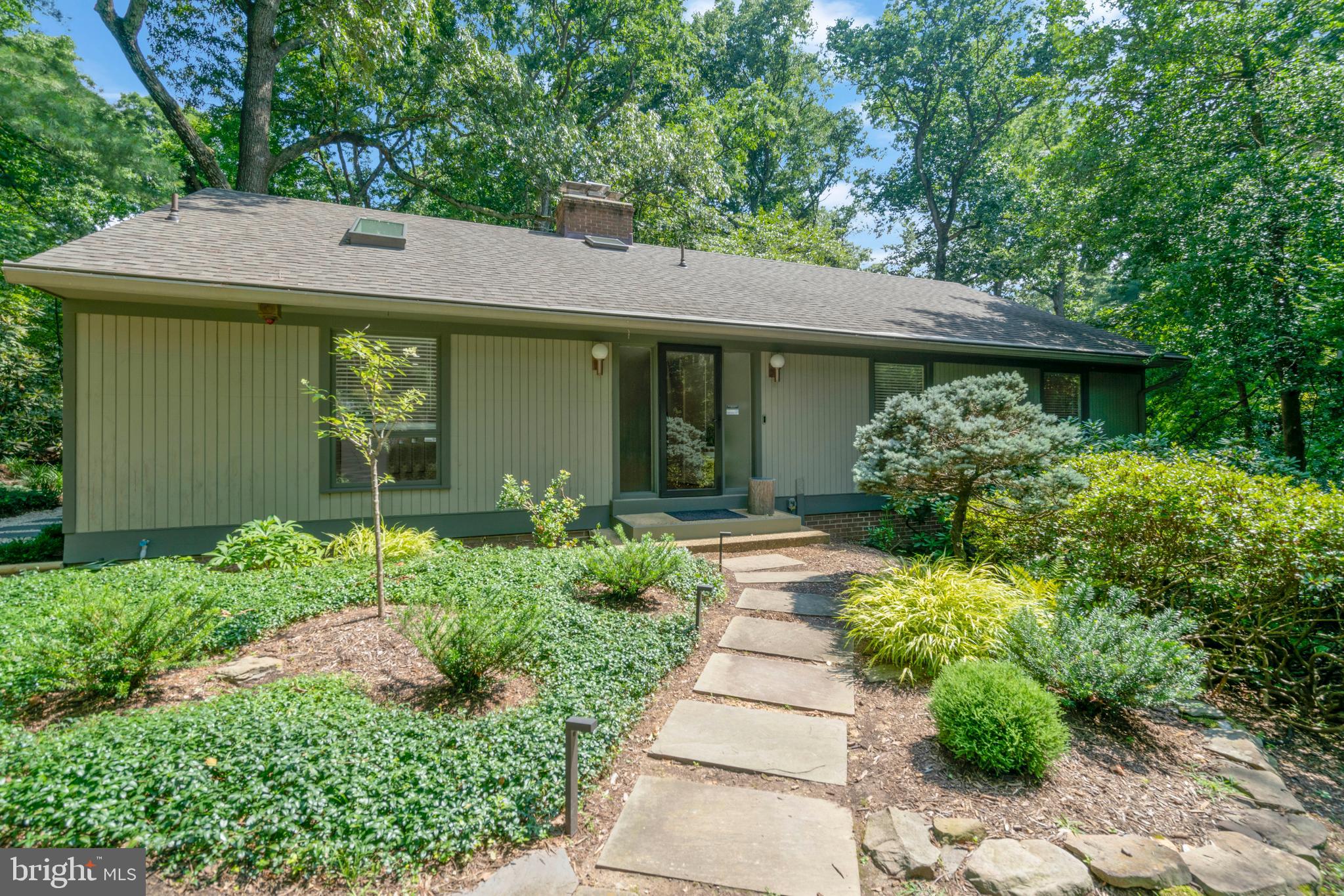 1715 HOLLINWOOD DRIVE