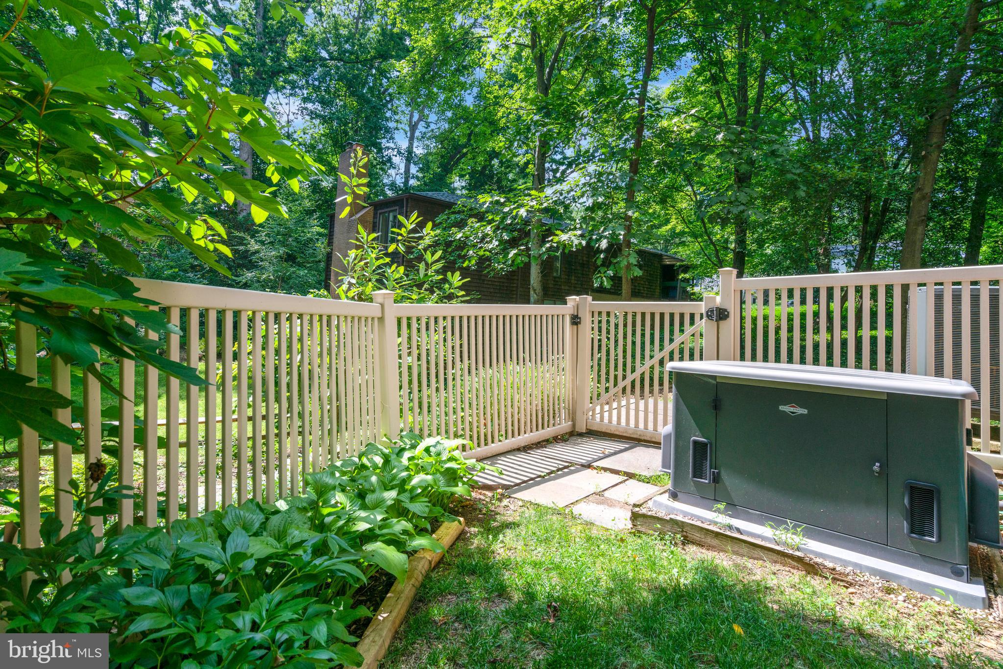 1715 HOLLINWOOD DRIVE