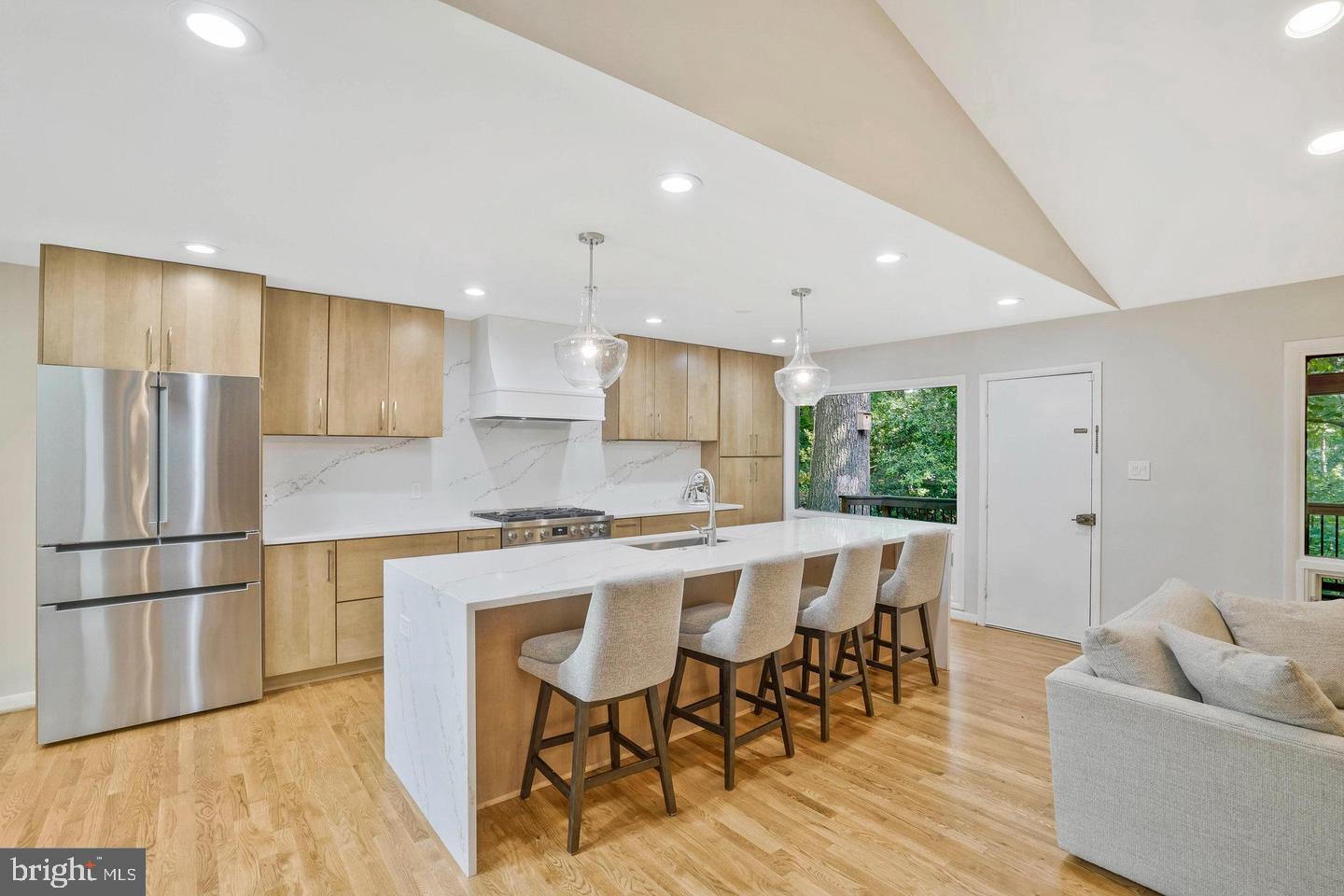 1715 HOLLINWOOD DRIVE