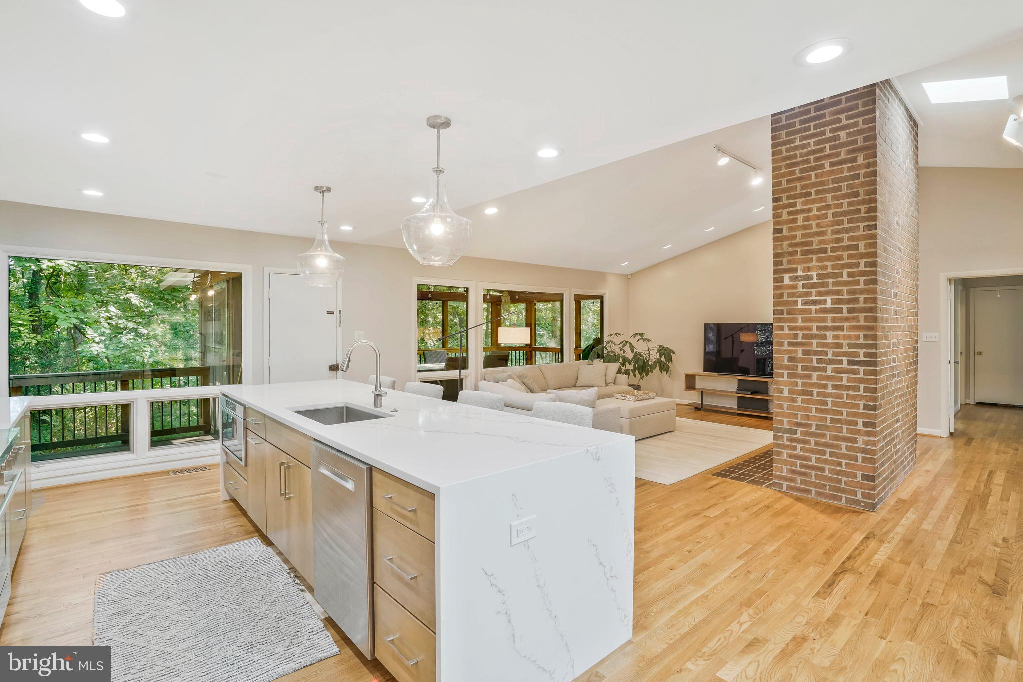 1715 HOLLINWOOD DRIVE