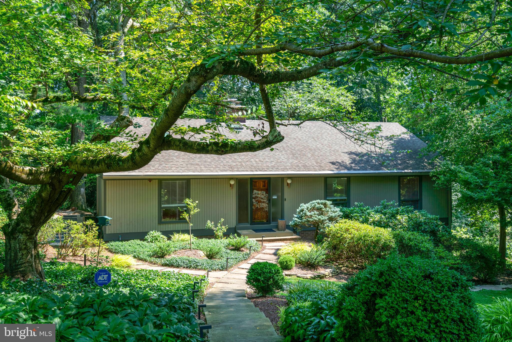 1715 HOLLINWOOD DRIVE