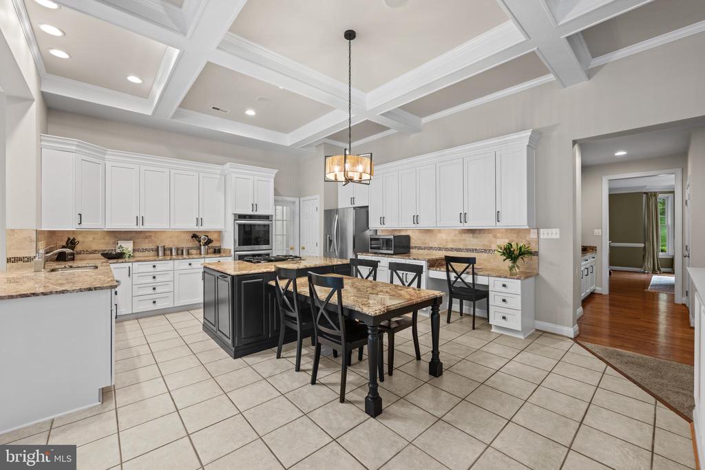 11885 SHAKER MEADOWS COURT