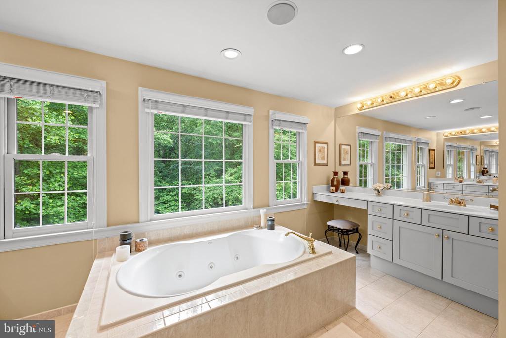 11885 SHAKER MEADOWS COURT