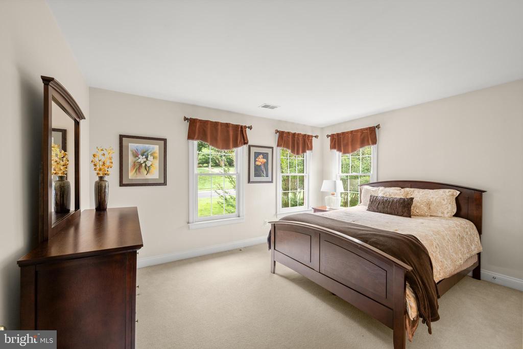 11885 SHAKER MEADOWS COURT