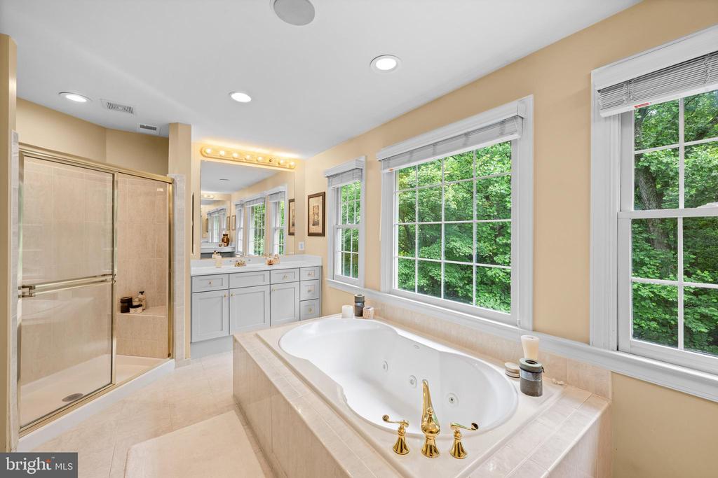 11885 SHAKER MEADOWS COURT