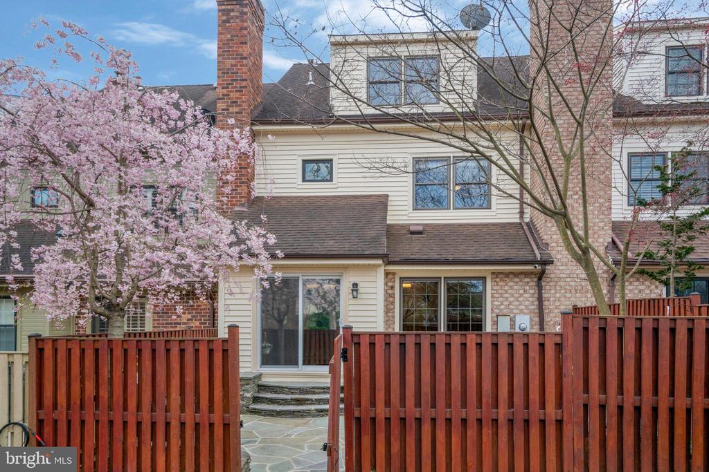 6366 BRAMPTON COURT