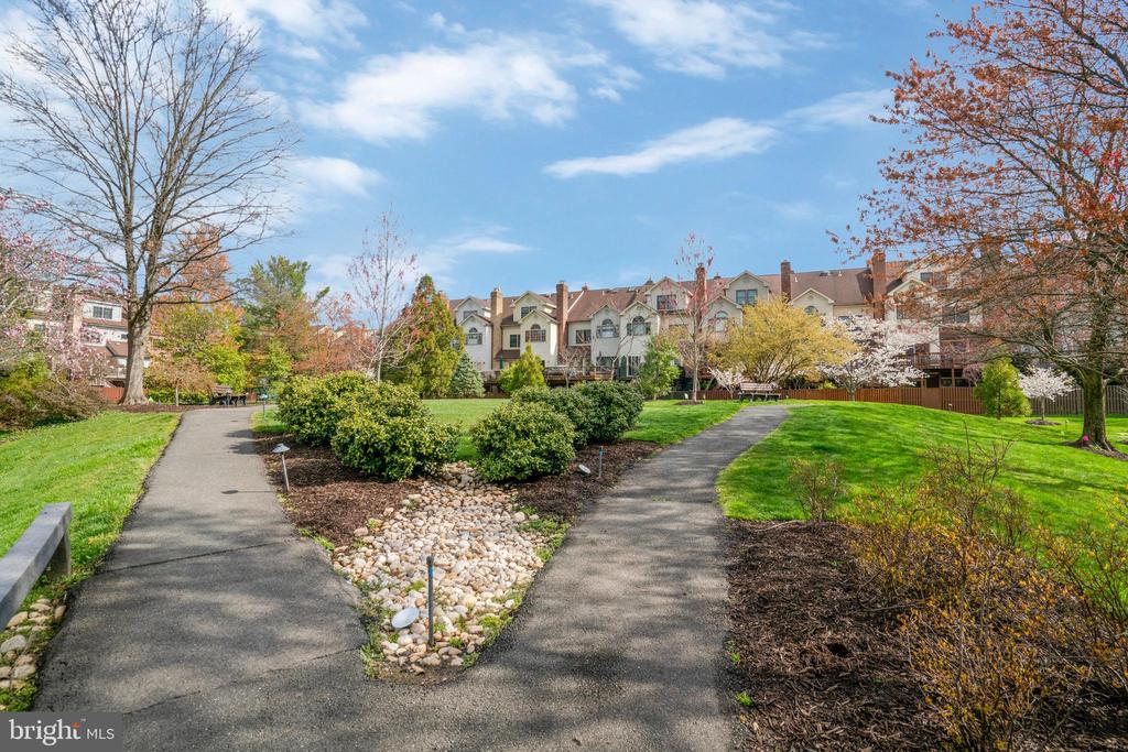 6366 BRAMPTON COURT
