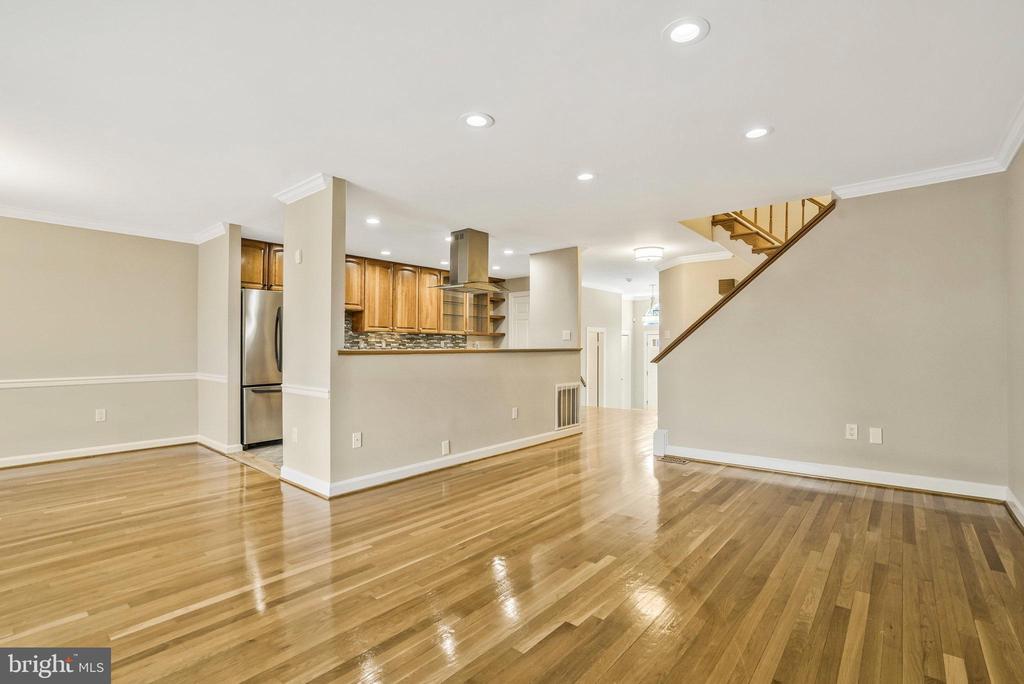 6366 BRAMPTON COURT