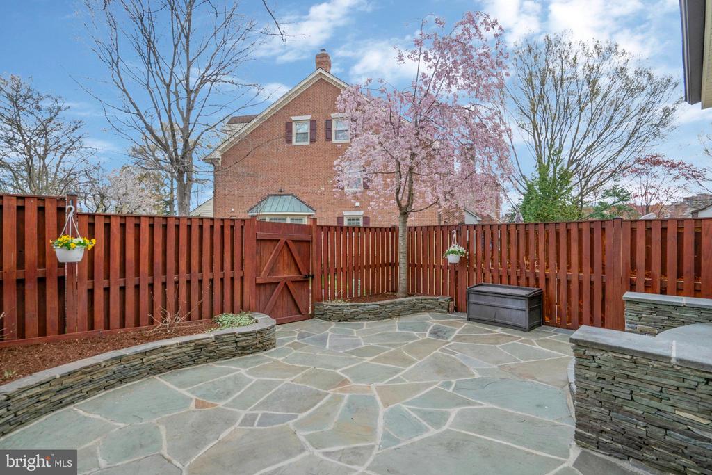 6366 BRAMPTON COURT