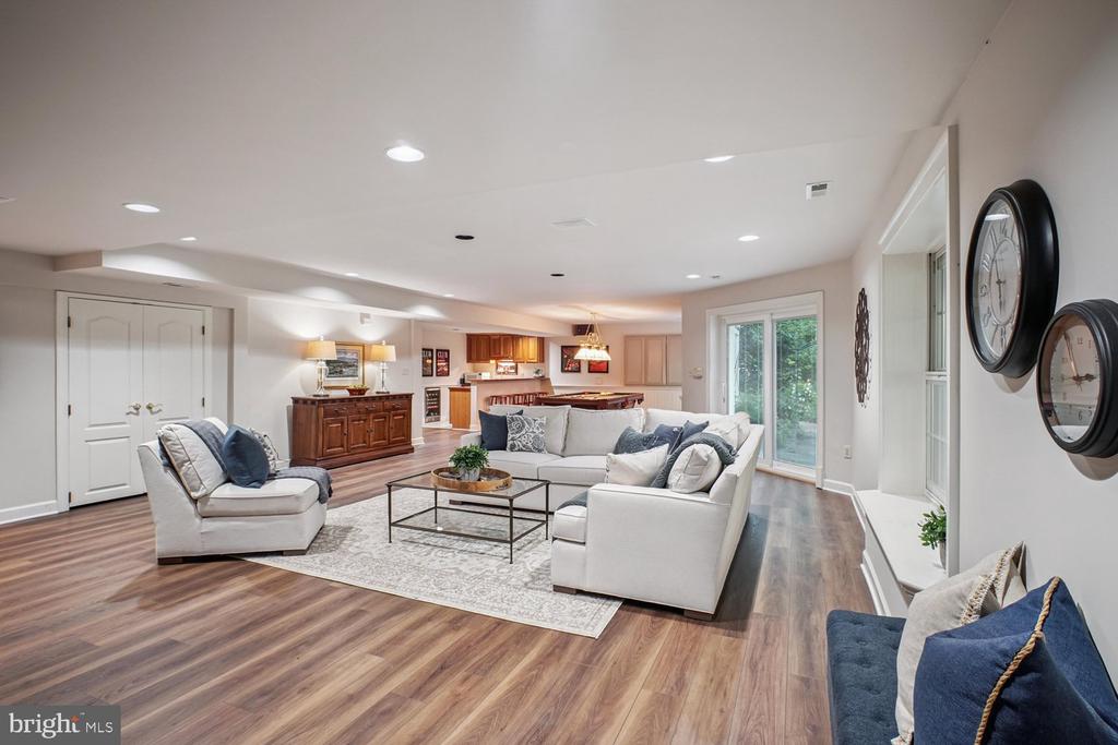8615 HAMPTON WAY
