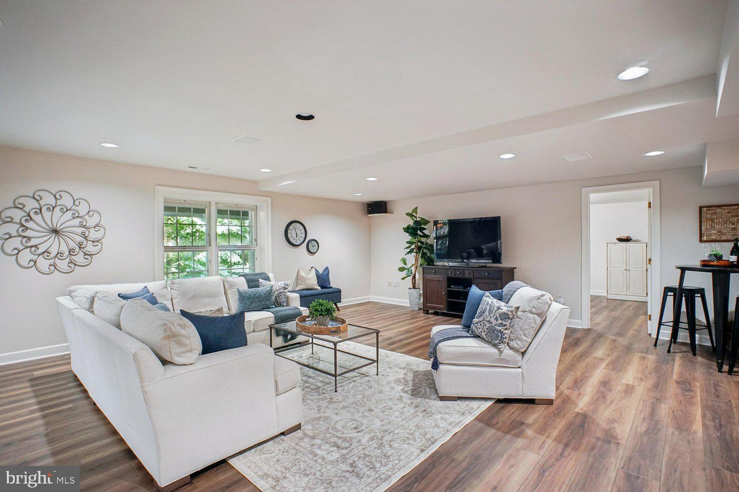 8615 HAMPTON WAY