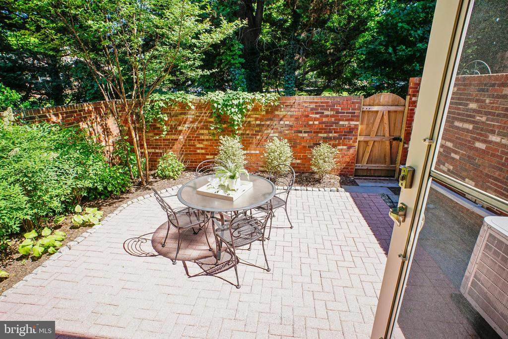 7337 LEWINSVILLE PARK COURT