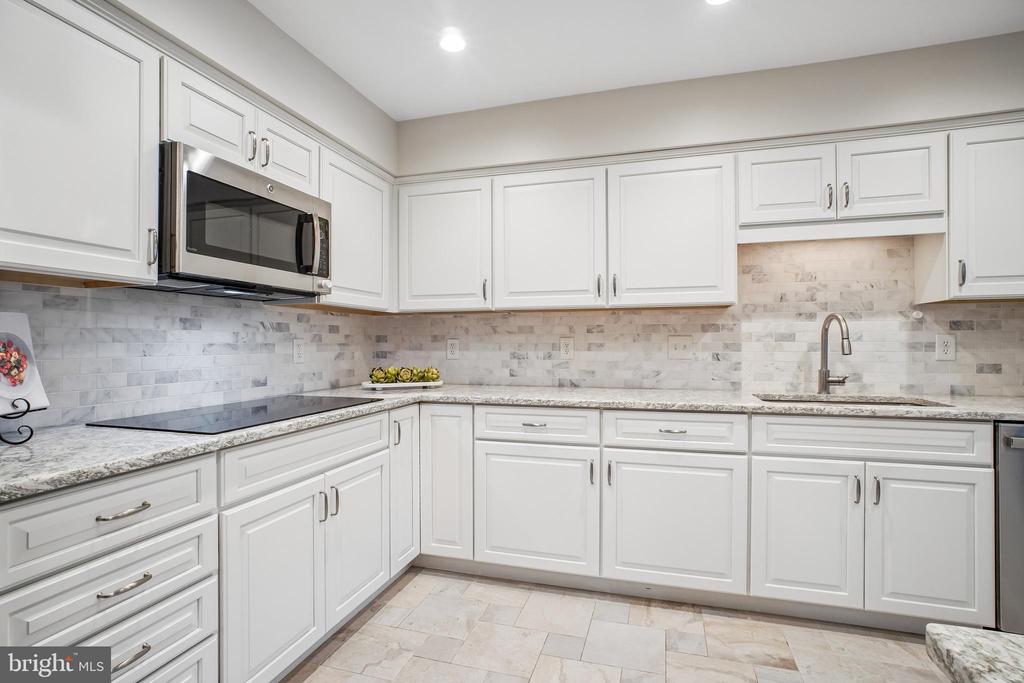 7337 LEWINSVILLE PARK COURT