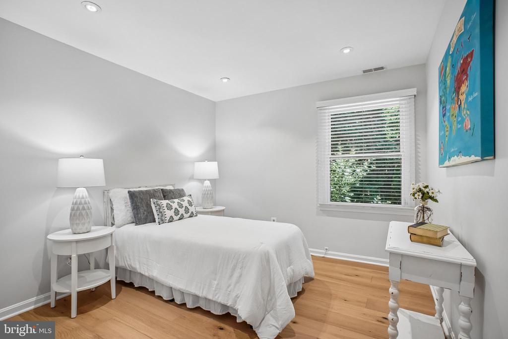 7337 LEWINSVILLE PARK COURT