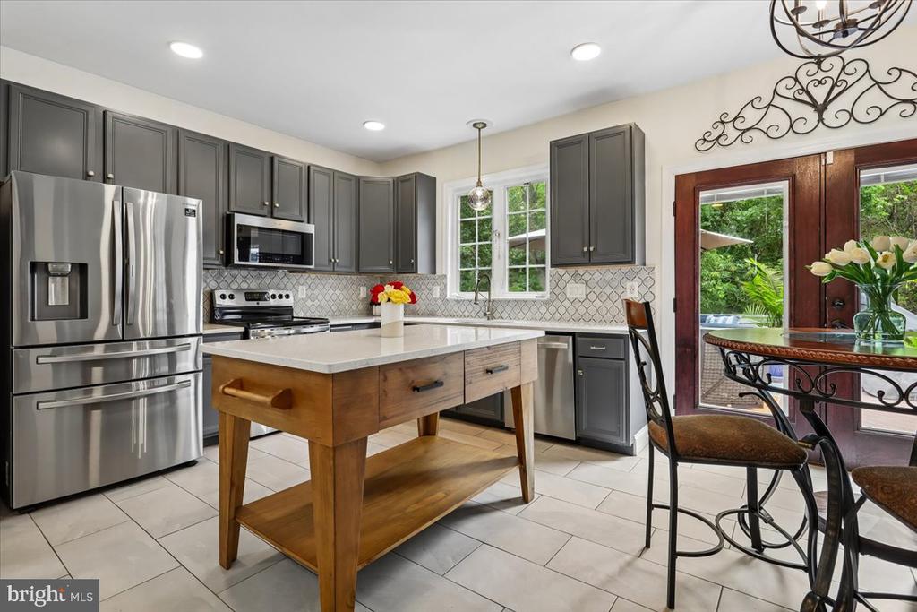 6859 COLONEL TAYLOR LANE