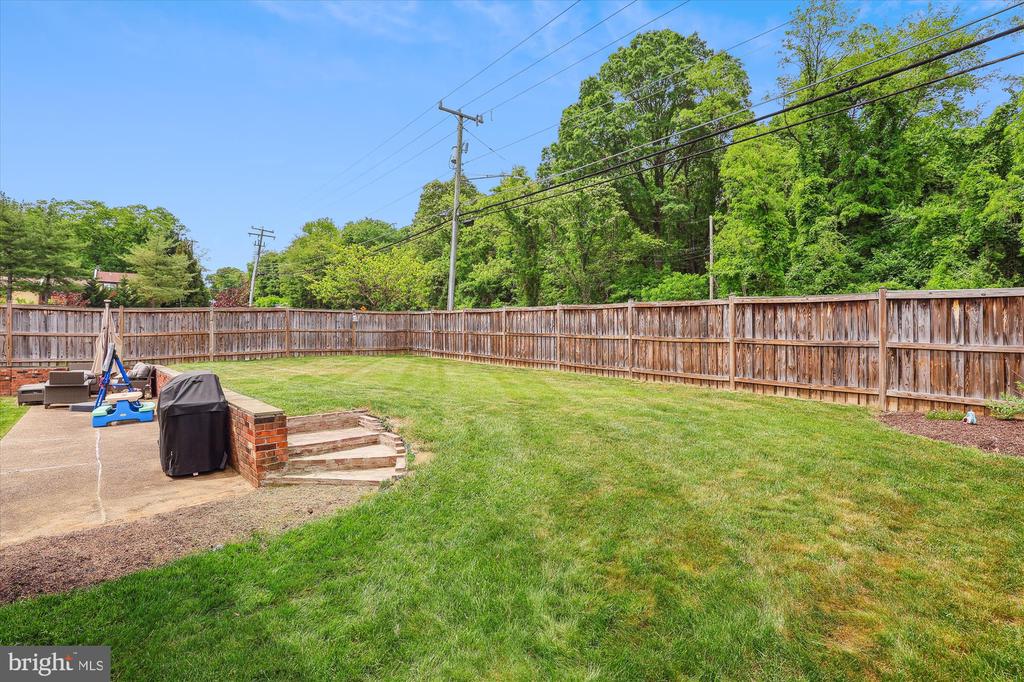 4555 LANTERN PLACE