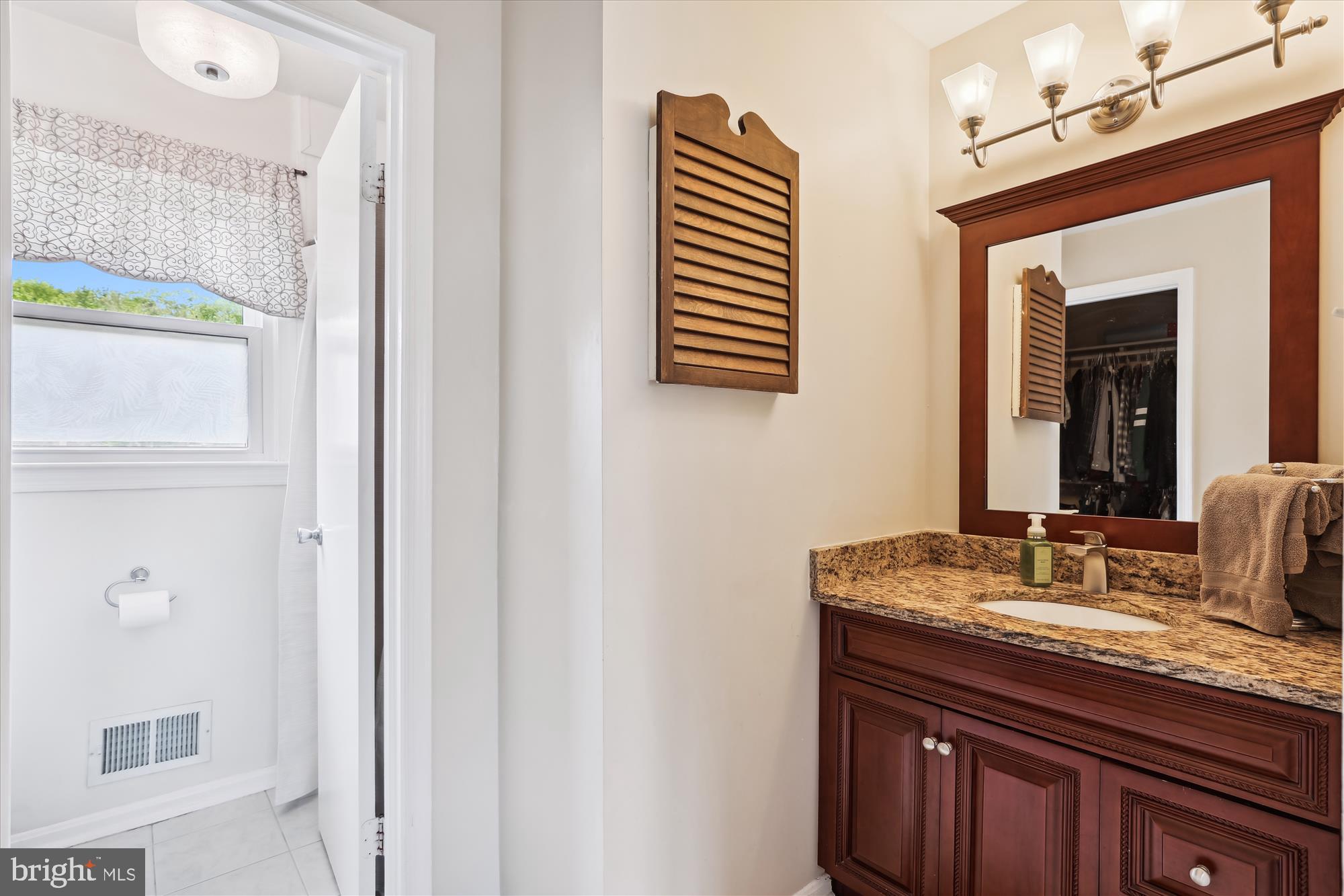 4555 LANTERN PLACE
