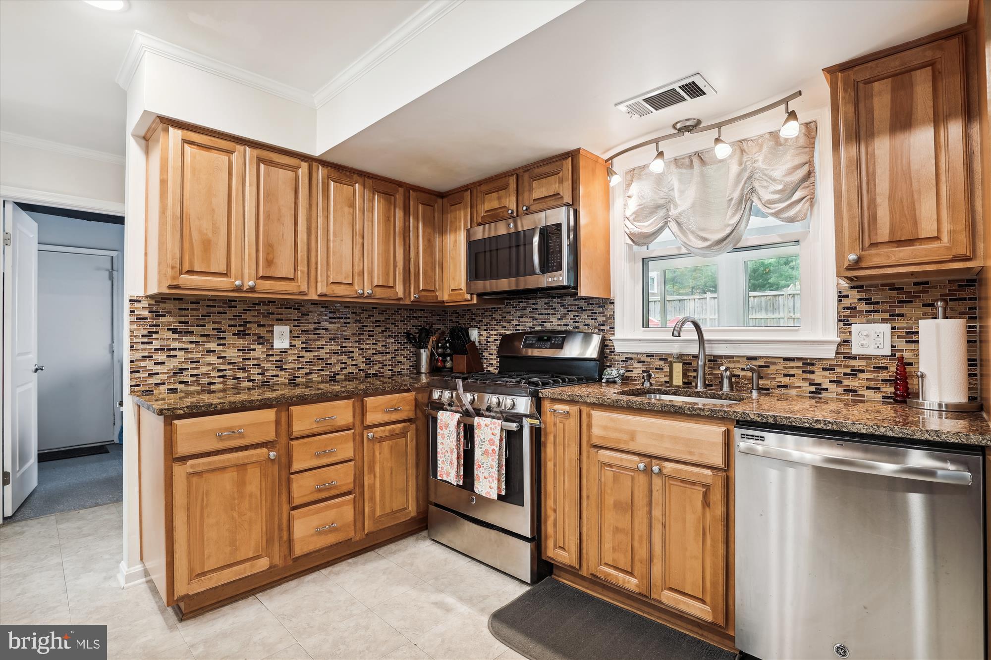 4555 LANTERN PLACE
