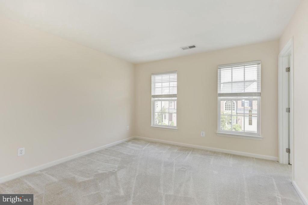 3795 LOUISE AVENUE