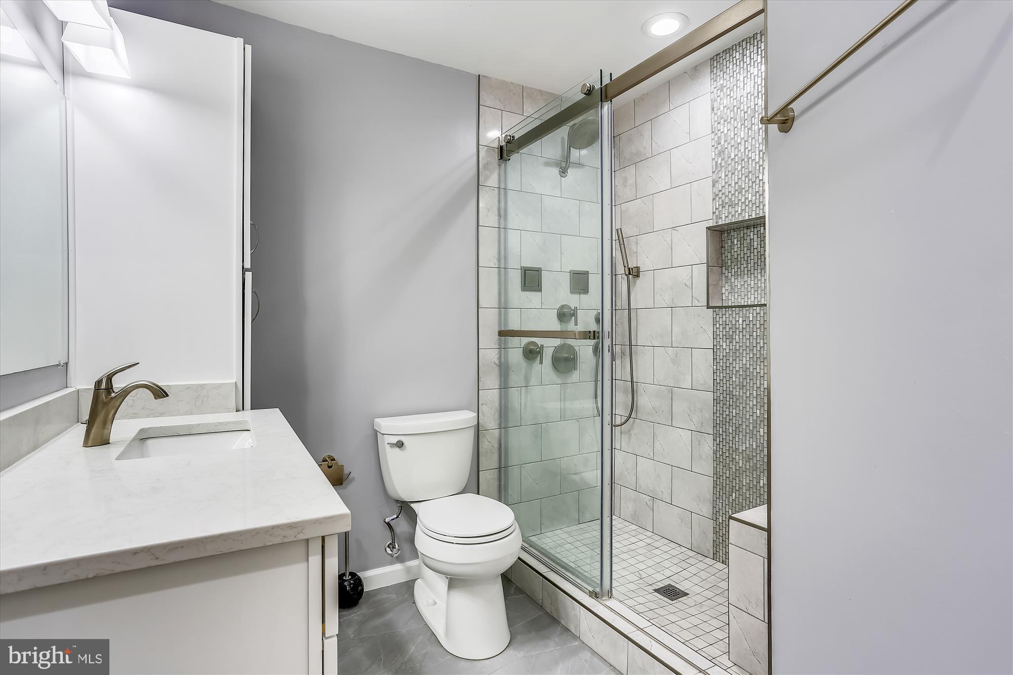 1804 GOLF VIEW COURT