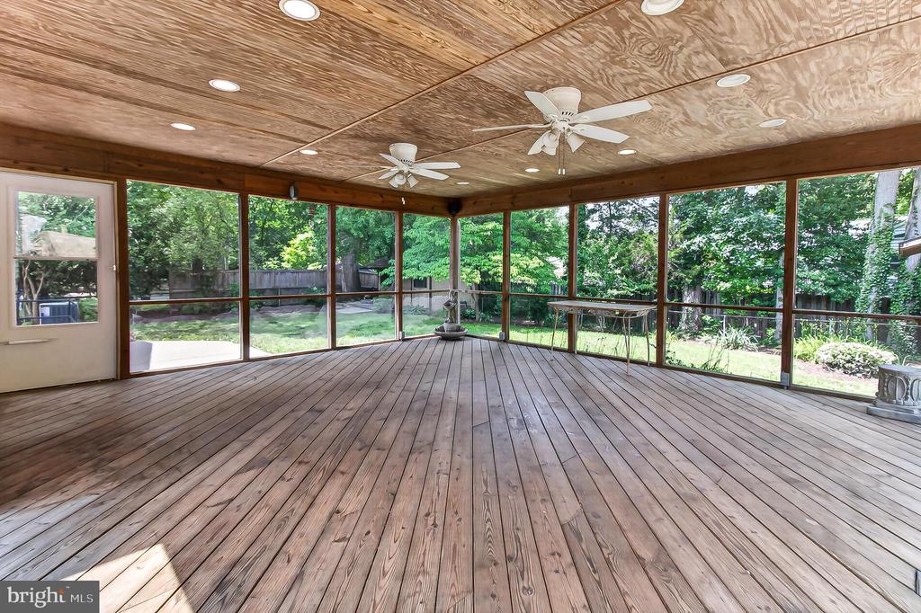 1210 CROTON DRIVE