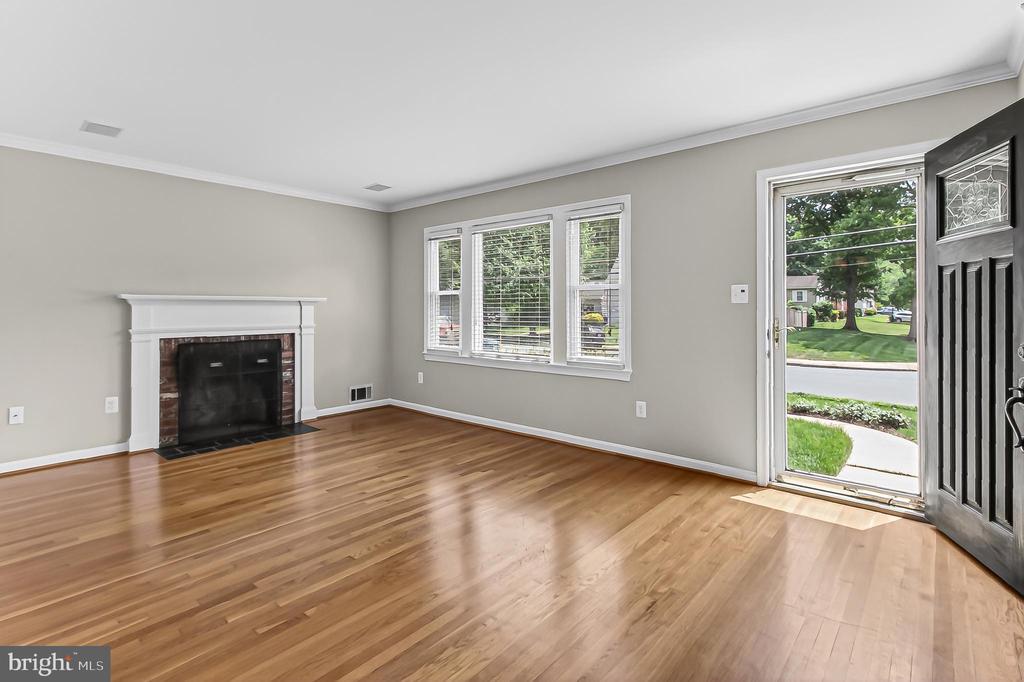 1210 CROTON DRIVE