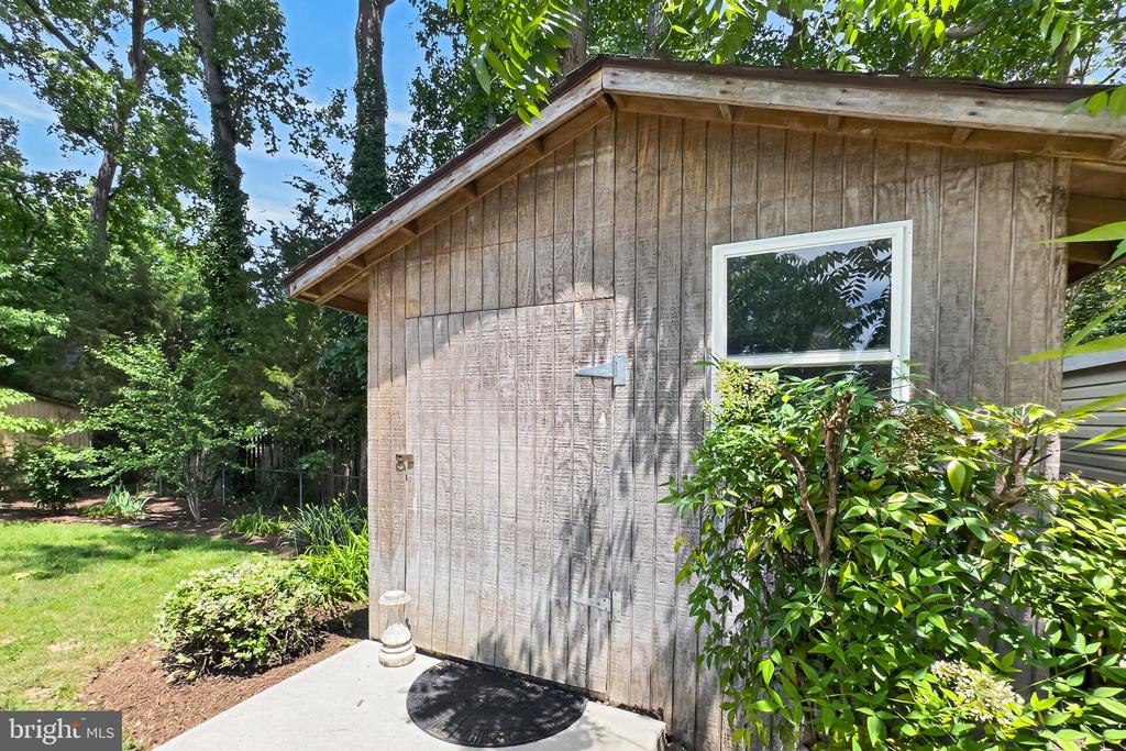 1210 CROTON DRIVE