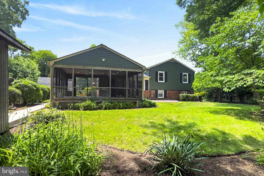 1210 CROTON DRIVE