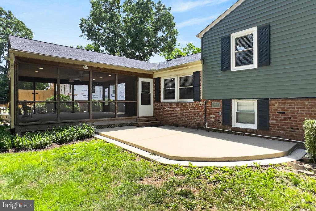 1210 CROTON DRIVE