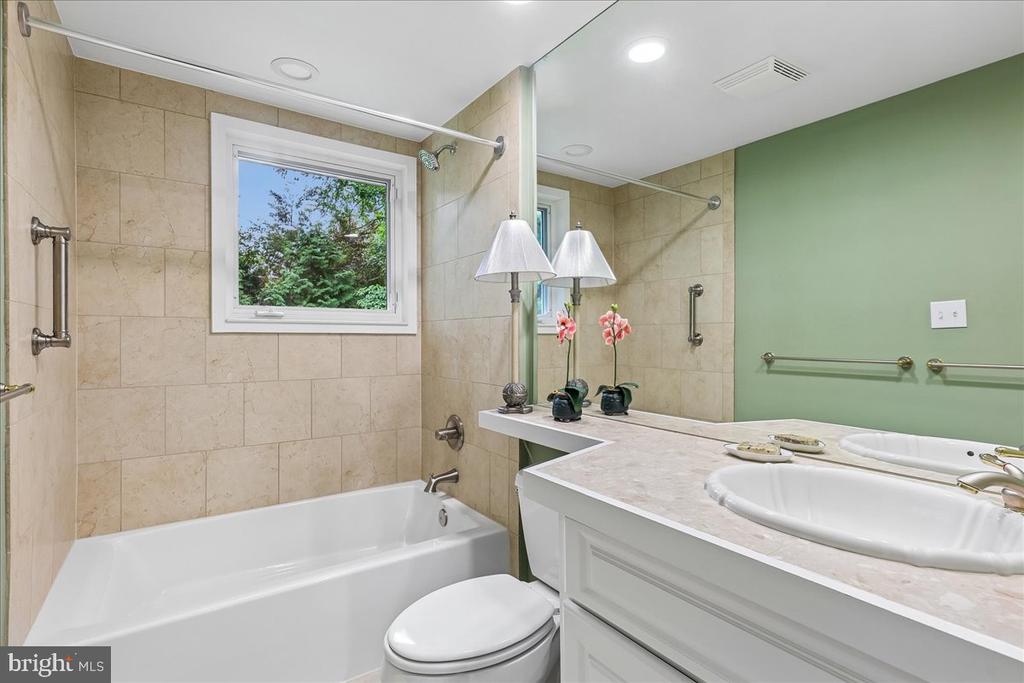 3609 PINETREE TERRACE