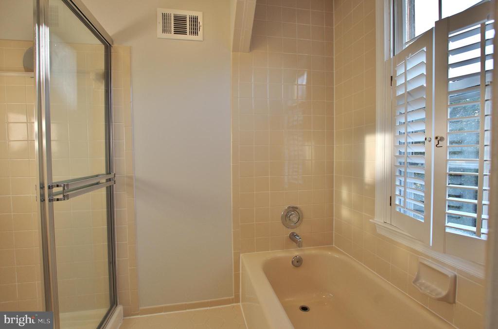 7321 MALLORY LANE