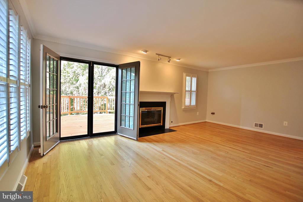 7321 MALLORY LANE