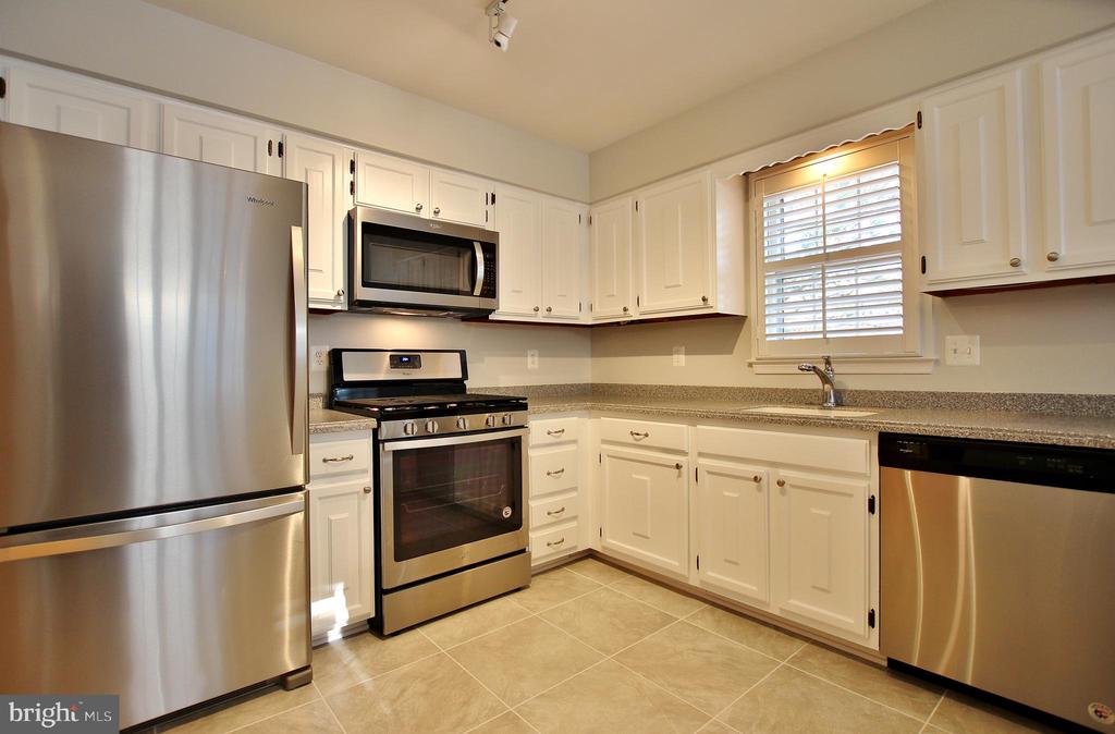 7321 MALLORY LANE