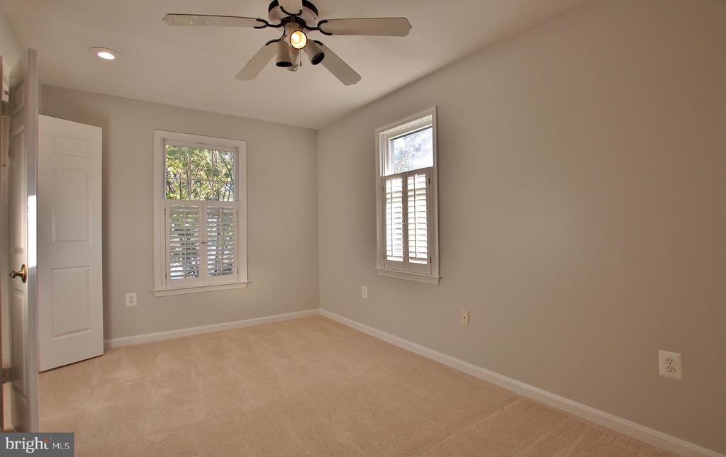 7321 MALLORY LANE