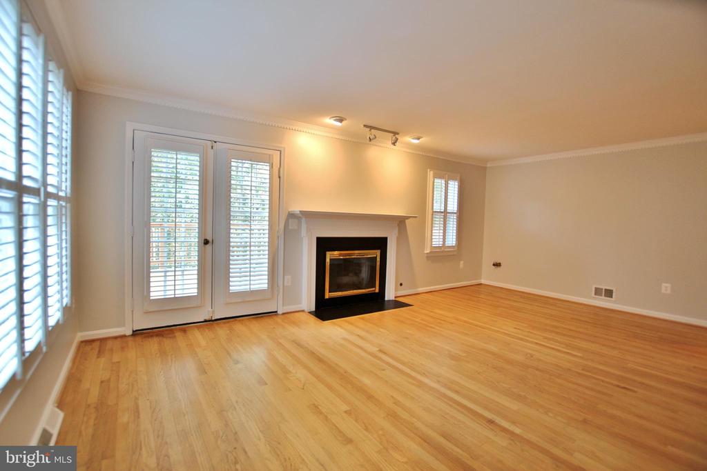 7321 MALLORY LANE