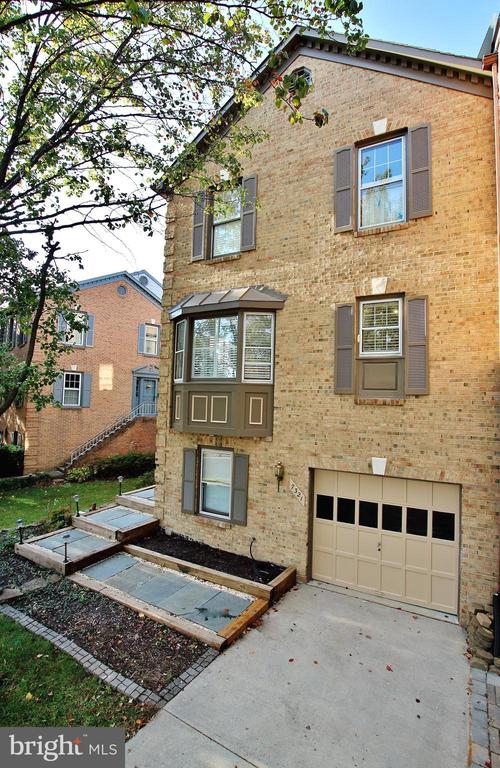 7321 MALLORY LANE