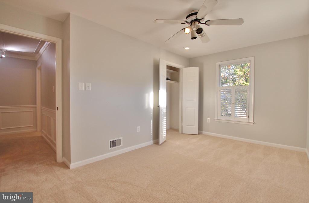 7321 MALLORY LANE