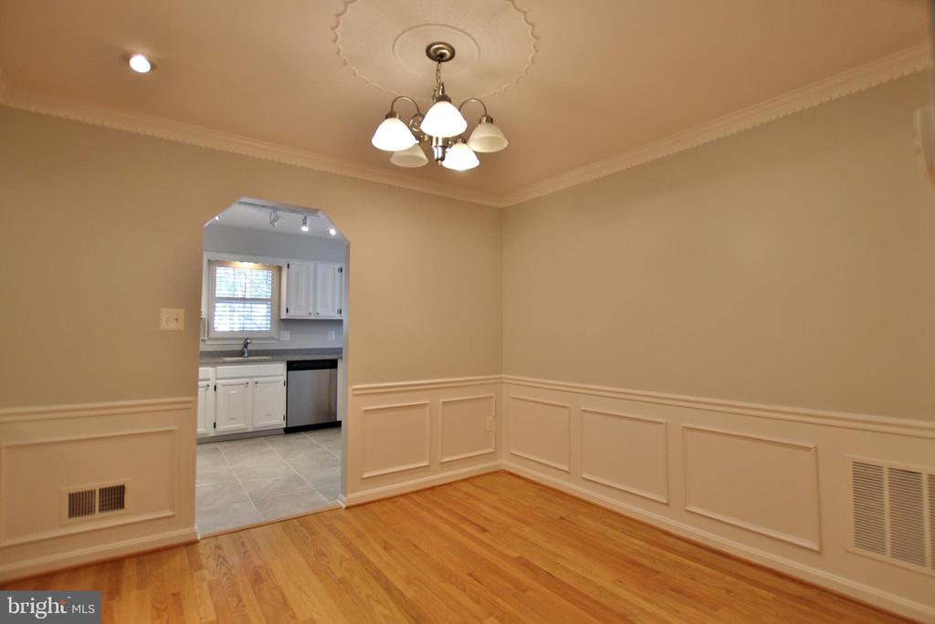7321 MALLORY LANE