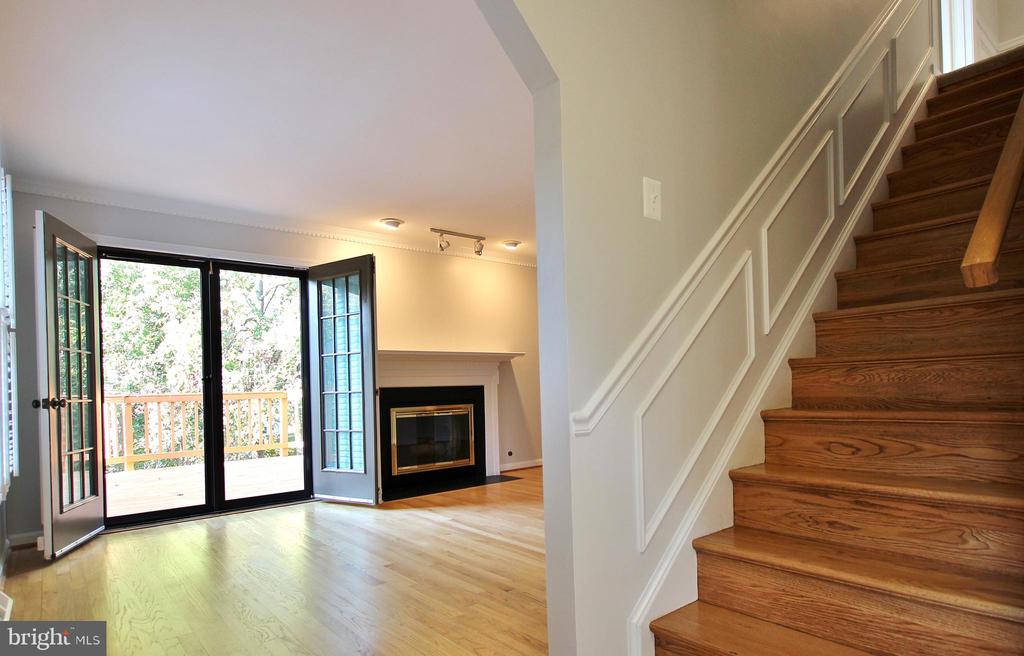 7321 MALLORY LANE
