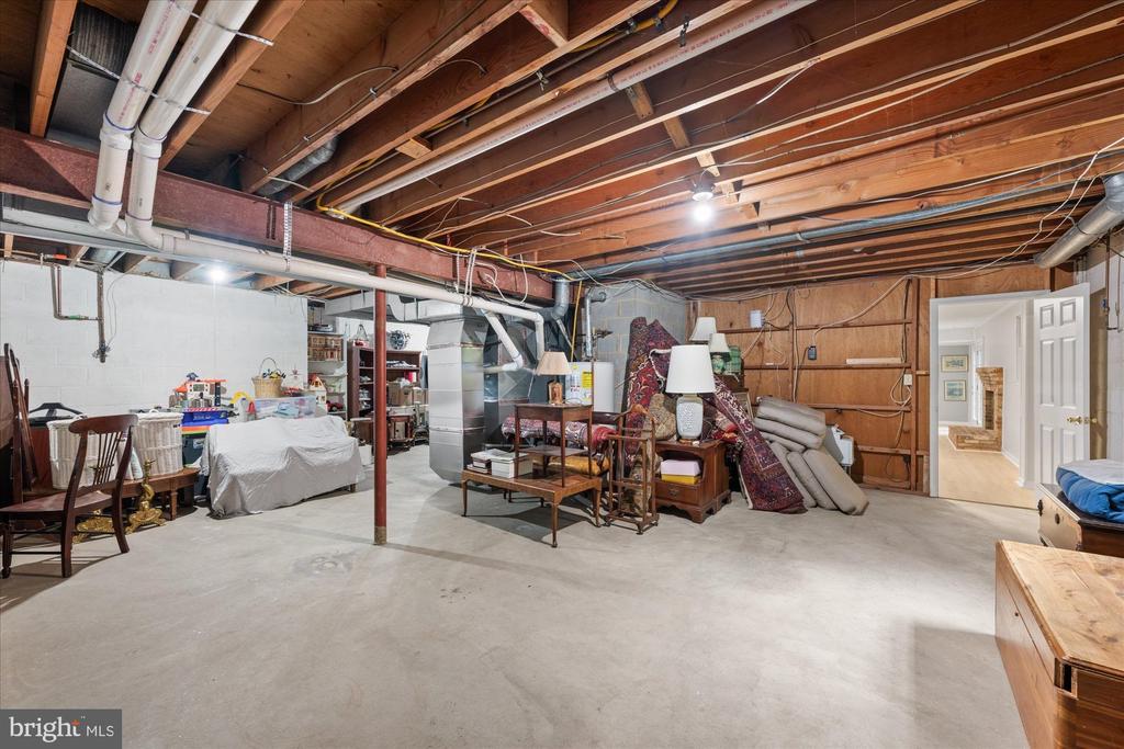 925 WOBURN COURT