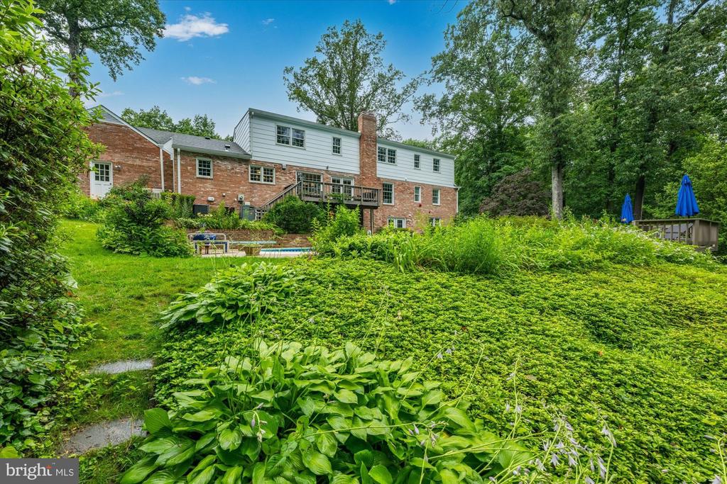 925 WOBURN COURT