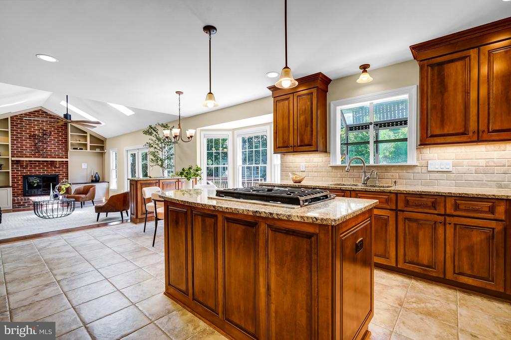 2515 HALTERBREAK COURT