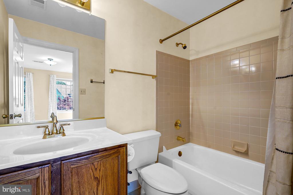 2515 HALTERBREAK COURT