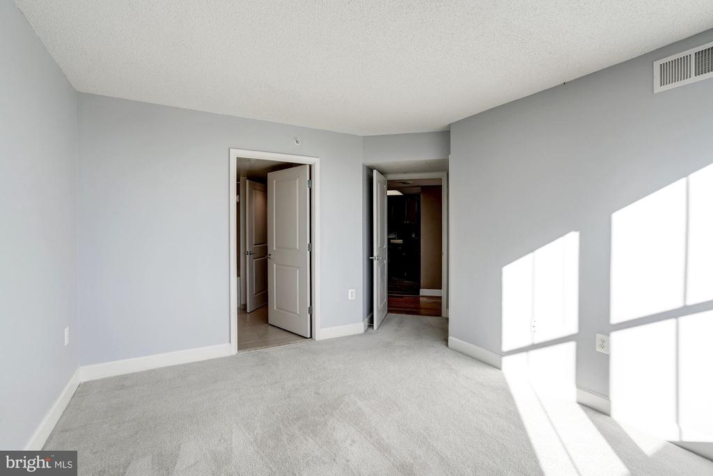 11800 SUNSET HILLS ROAD 422