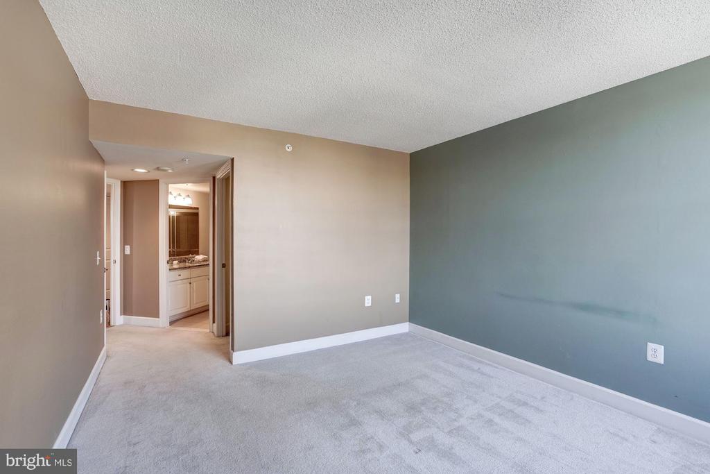 11800 SUNSET HILLS ROAD 422