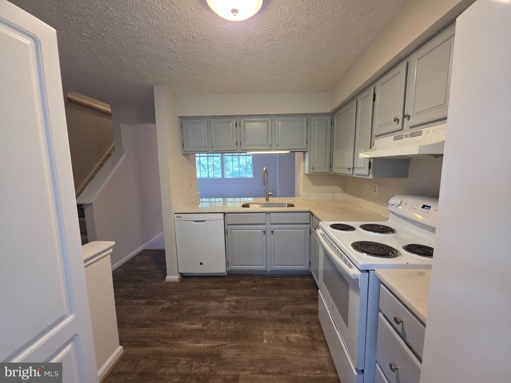 8534 BLUE ROCK LANE