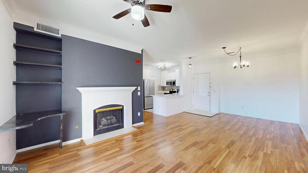 1591 SPRING GATE DRIVE 3406