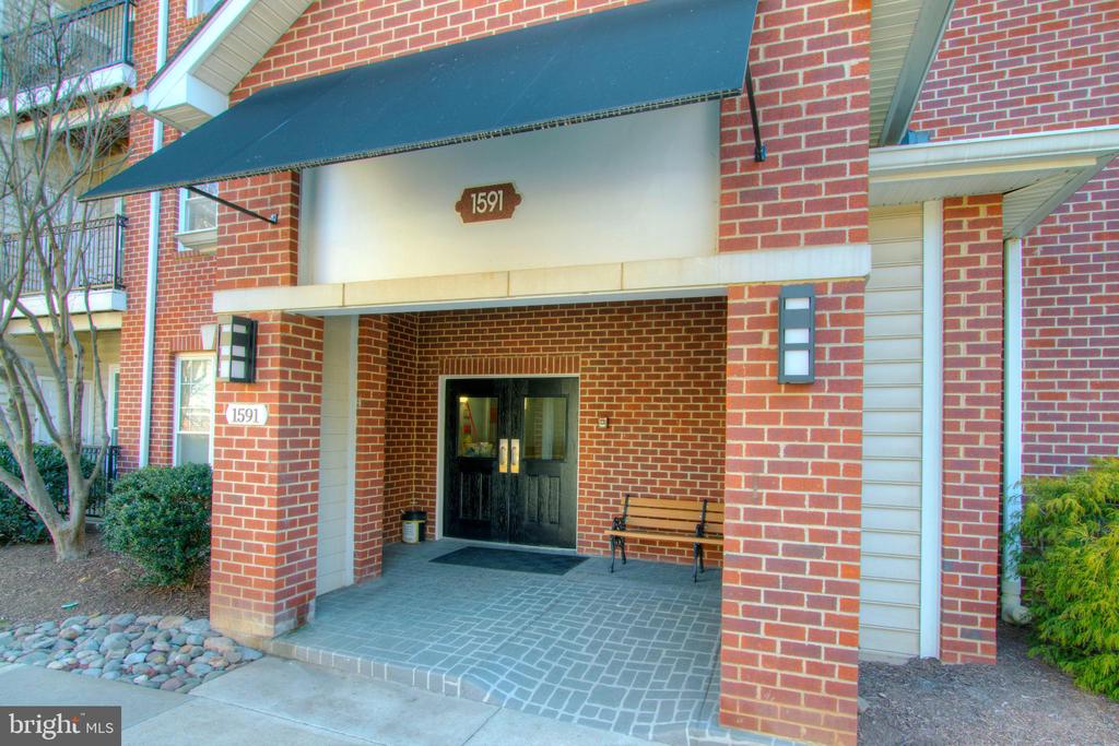 1591 SPRING GATE DRIVE 3406