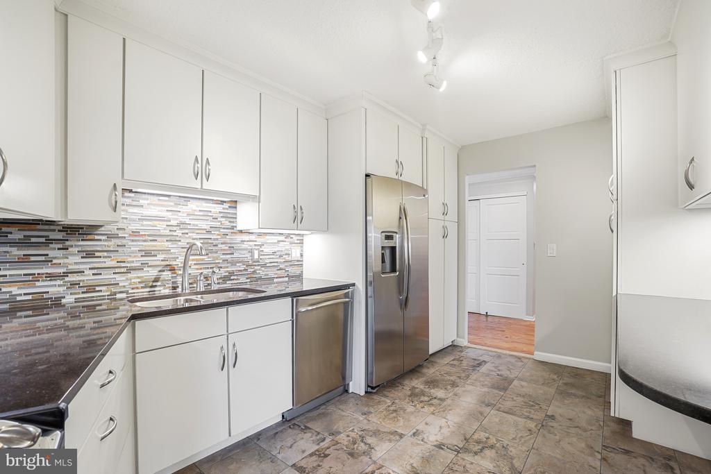 5904 MOUNT EAGLE DRIVE Unit: 614